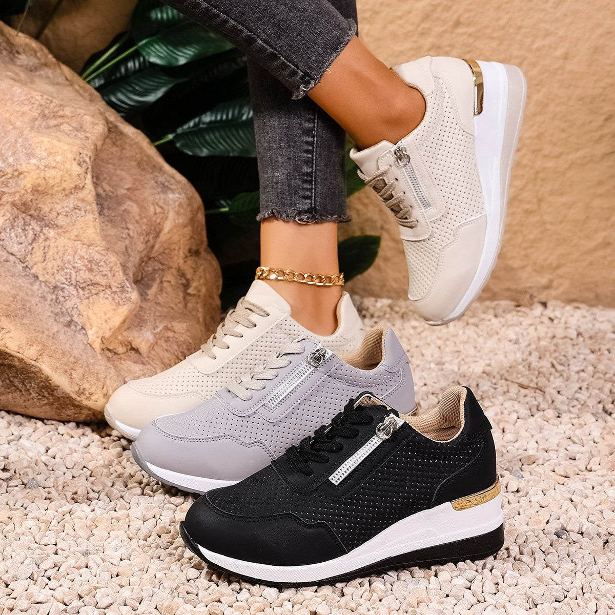 Baskets décontractées pour femmes à talon compensé et laçage